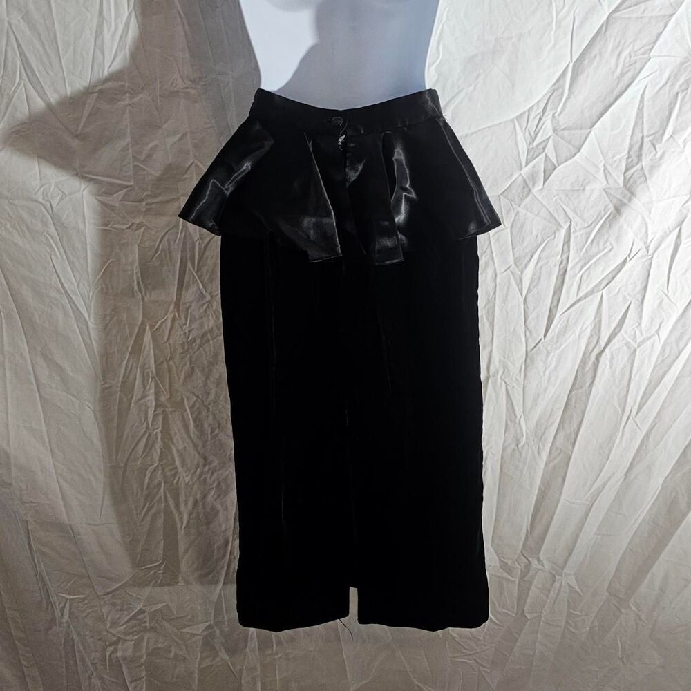 Vintage 80s black velvet with satin peplum pencil skirt - Picture 2 of 3